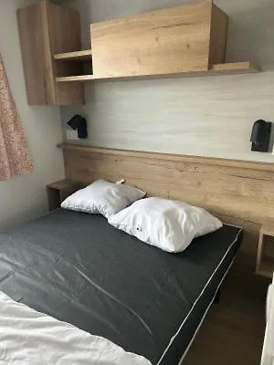 مكان تخييم Domaine De Litteau